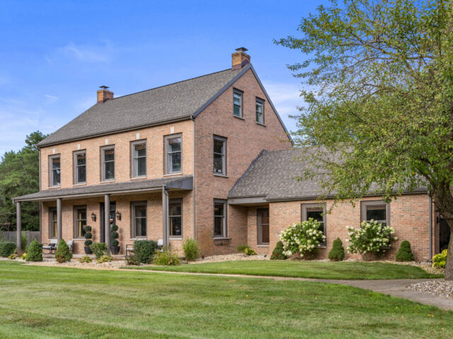 4435 Sunnymeade Dr, St. Joseph MI – Bold & Beautiful Home | Real Estate Photography by SkyVibe Media